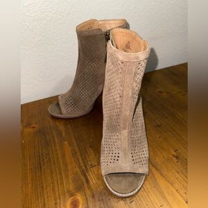 Lucky Brand Lakyn peep-toe perforated suede block heel‎ ankle bootie- Size 8